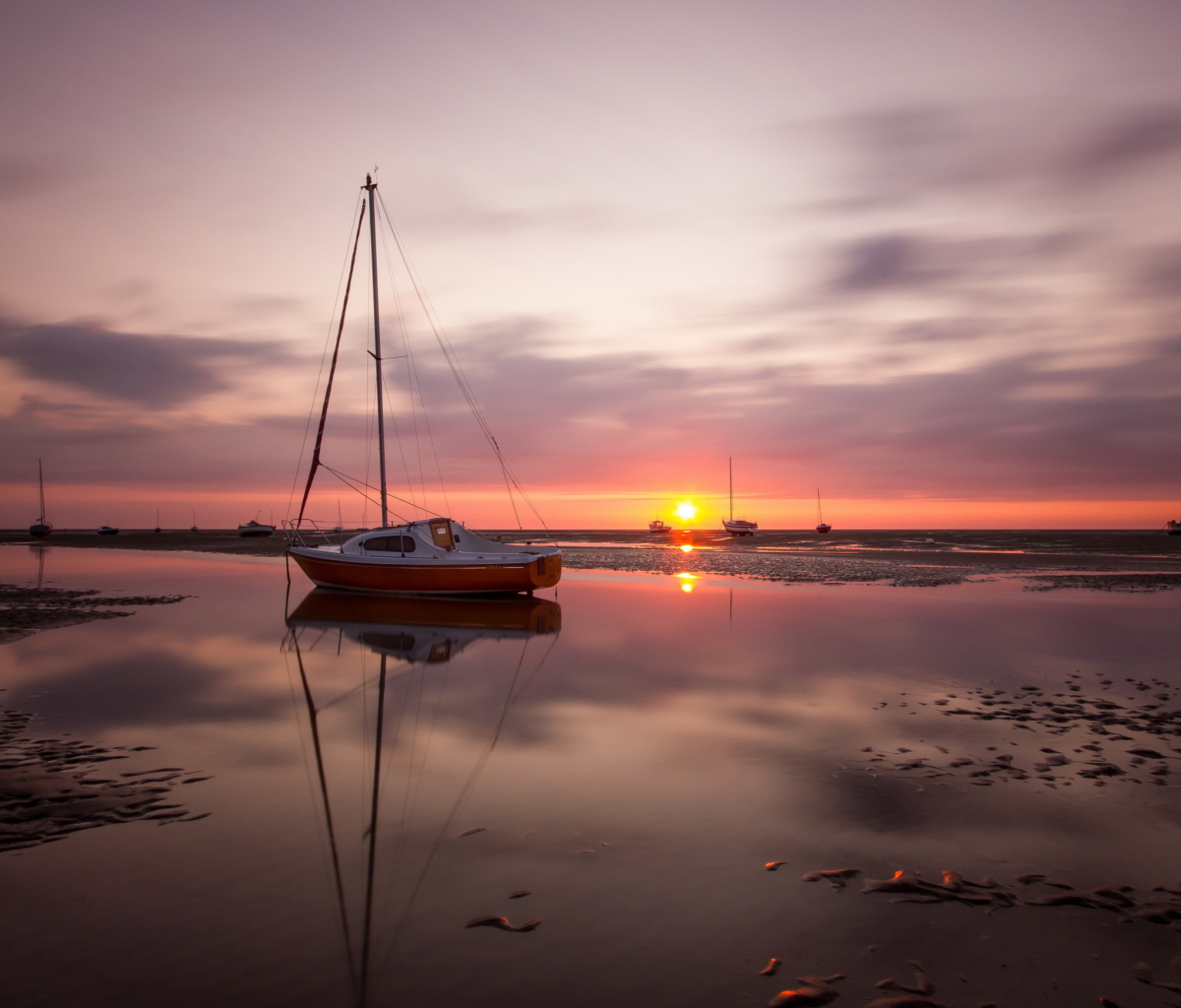 Fondo de pantalla Boat At Sunset 1200x1024