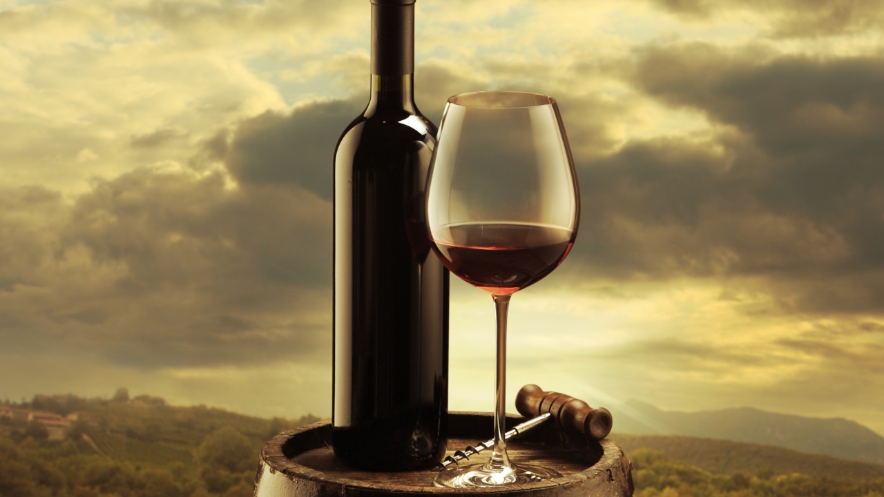 Обои Red Wine And Wine Glass 1280x720