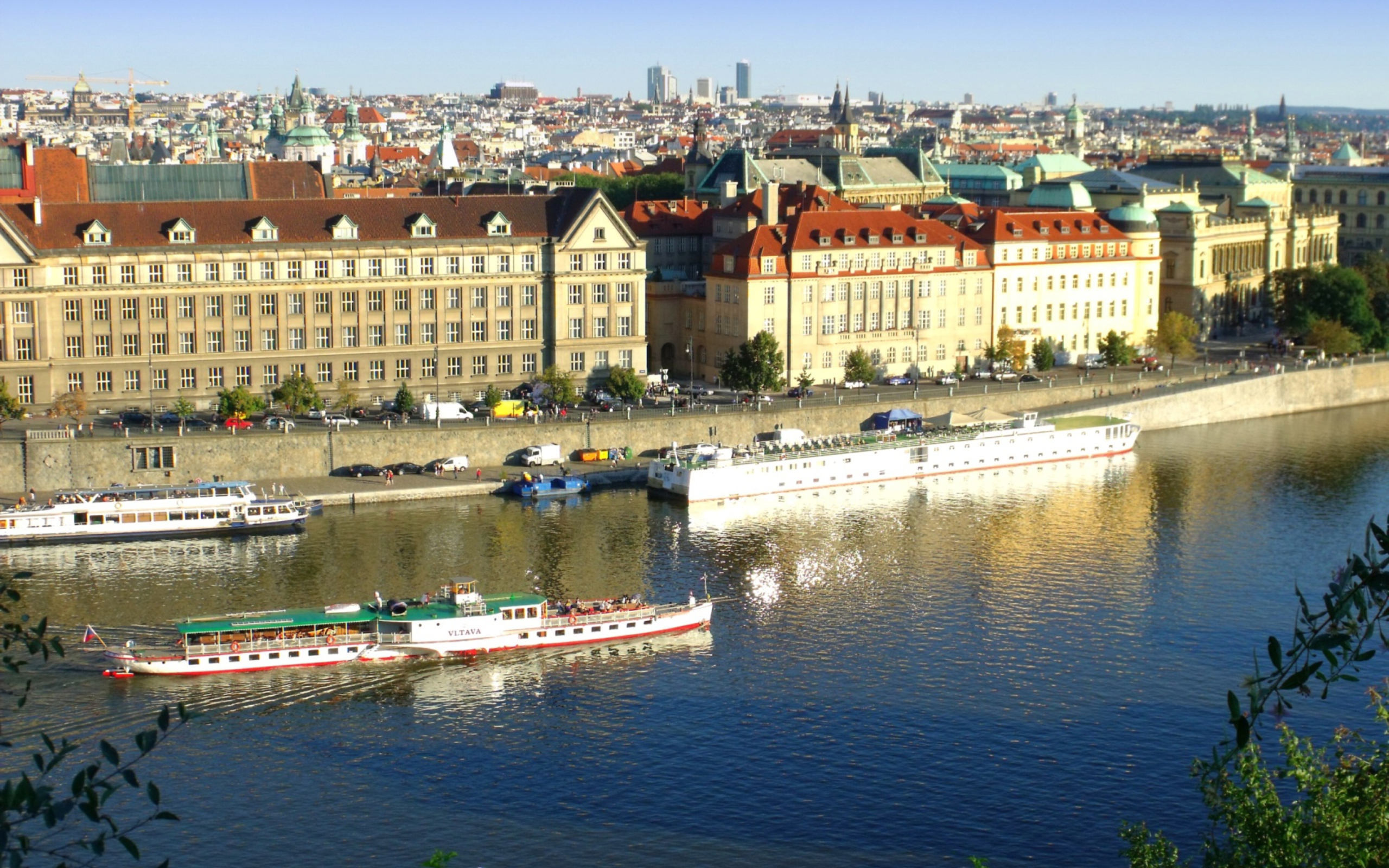 Fondo de pantalla Prague Vltava 2560x1600