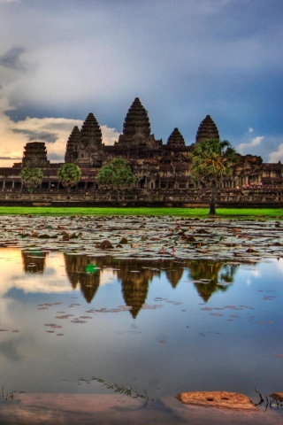 Sfondi Angkor Wat 320x480