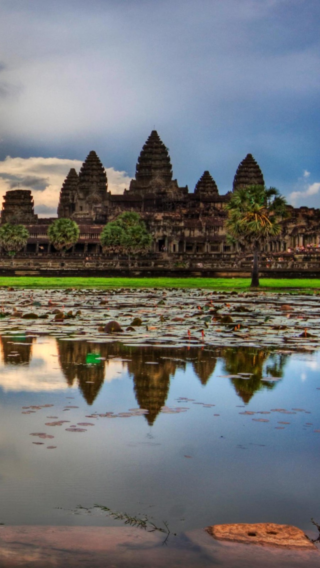 Angkor Wat wallpaper 640x1136