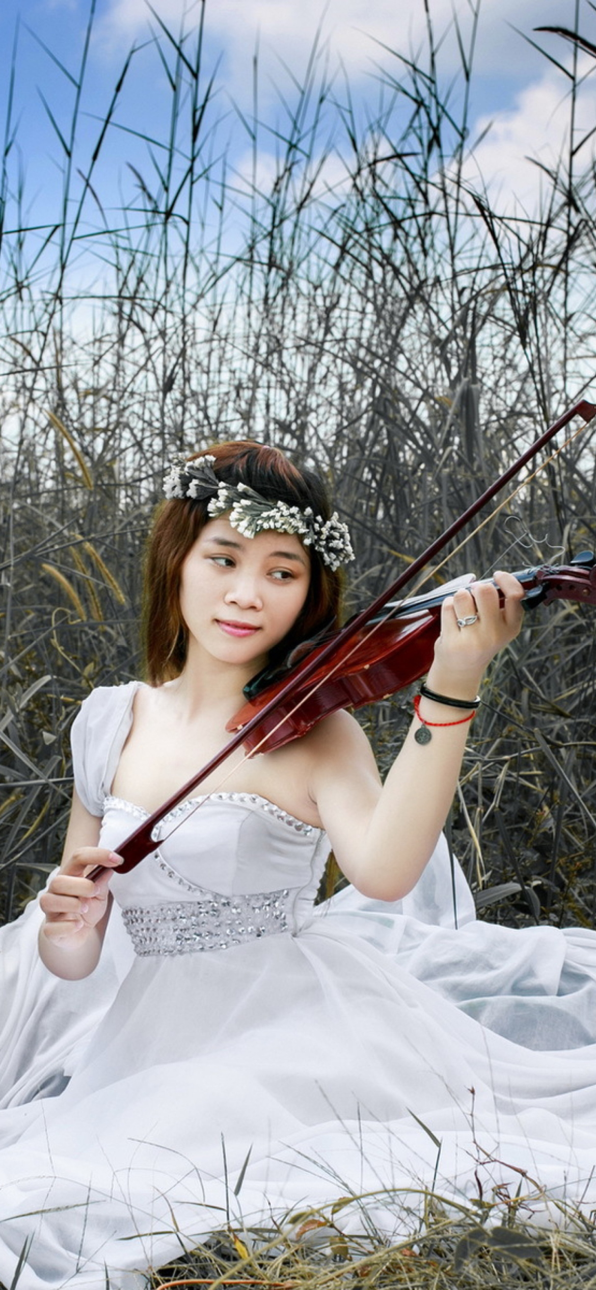 Das Asian Girl Playing Violin Wallpaper 1170x2532