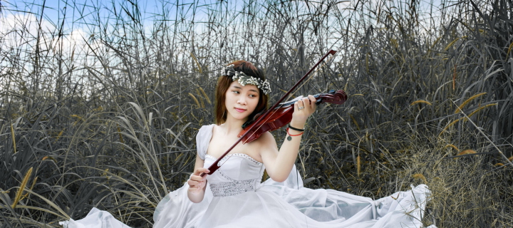 Asian Girl Playing Violin wallpaper 720x320
