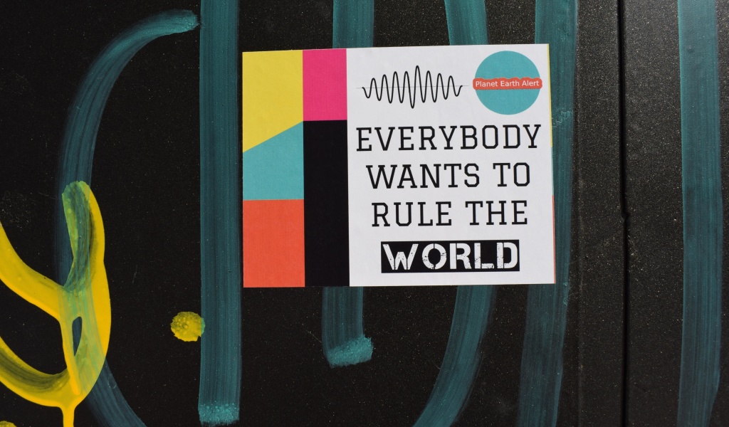Das Everybody Wants to Rule the World Wallpaper 1024x600