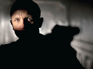 Das Daniel Craig As Agent 007 Wallpaper 320x240