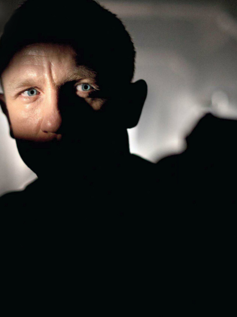 Daniel Craig As Agent 007 wallpaper 480x640