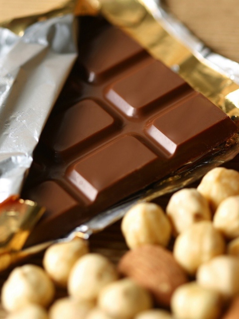 Sfondi Chocolate And Nuts 480x640