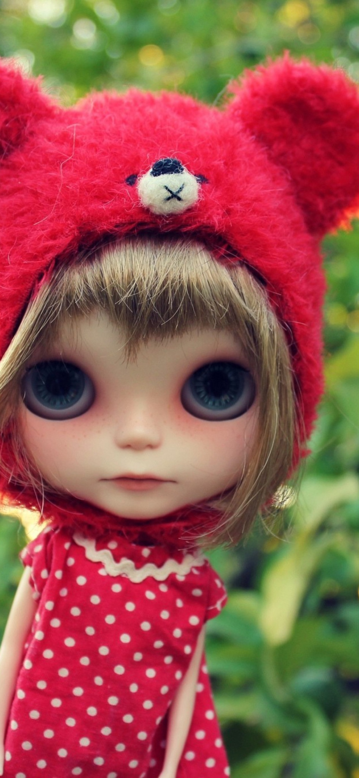 Sfondi Cute Doll In Red Hat 1170x2532
