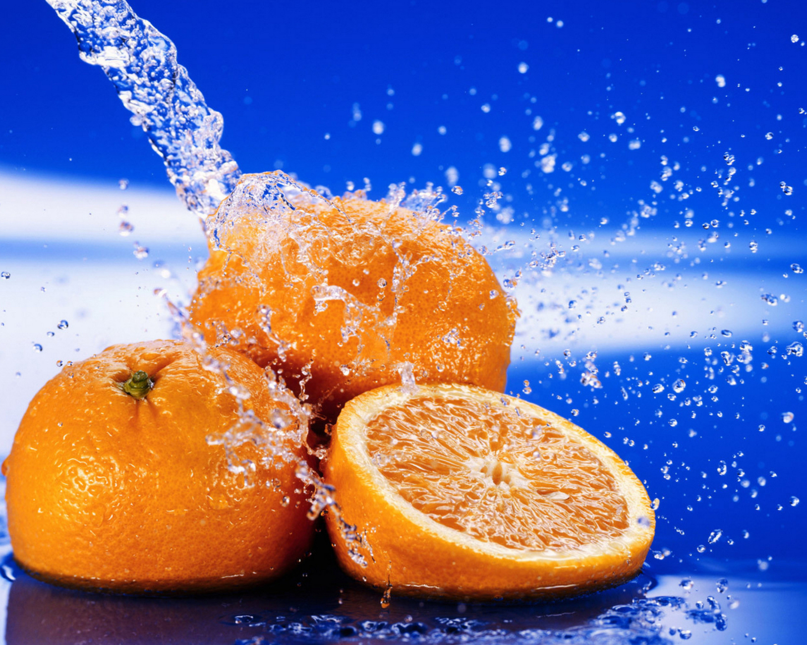 Sfondi Juicy Oranges In Water Drops 1600x1280