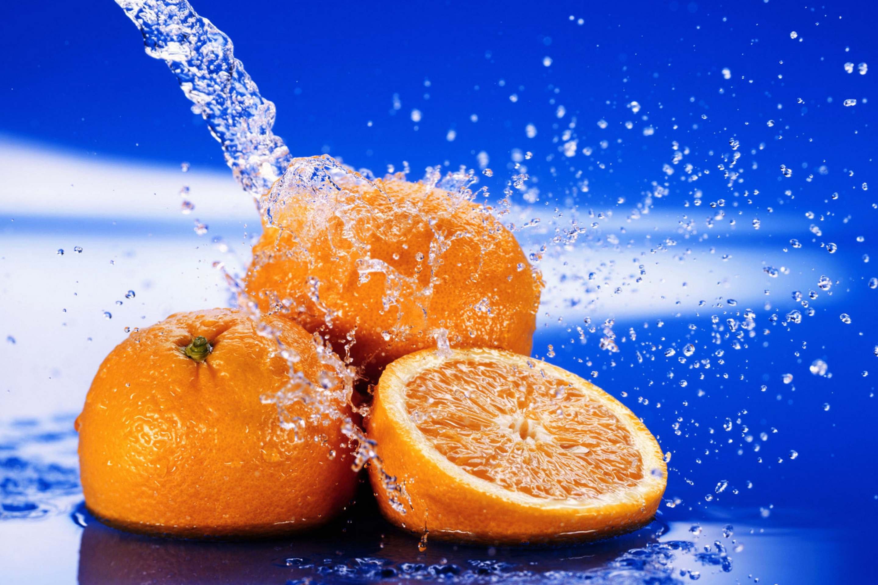 Sfondi Juicy Oranges In Water Drops 2880x1920