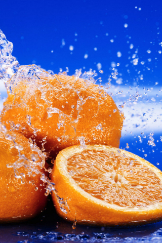 Fondo de pantalla Juicy Oranges In Water Drops 320x480