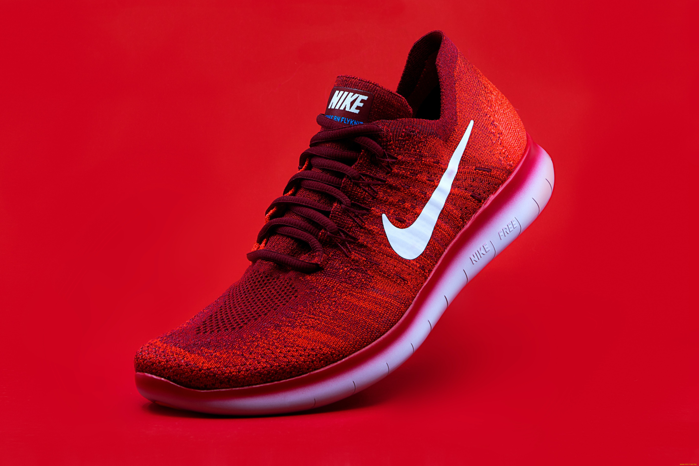 Das Red Nike Shoes Wallpaper 2880x1920
