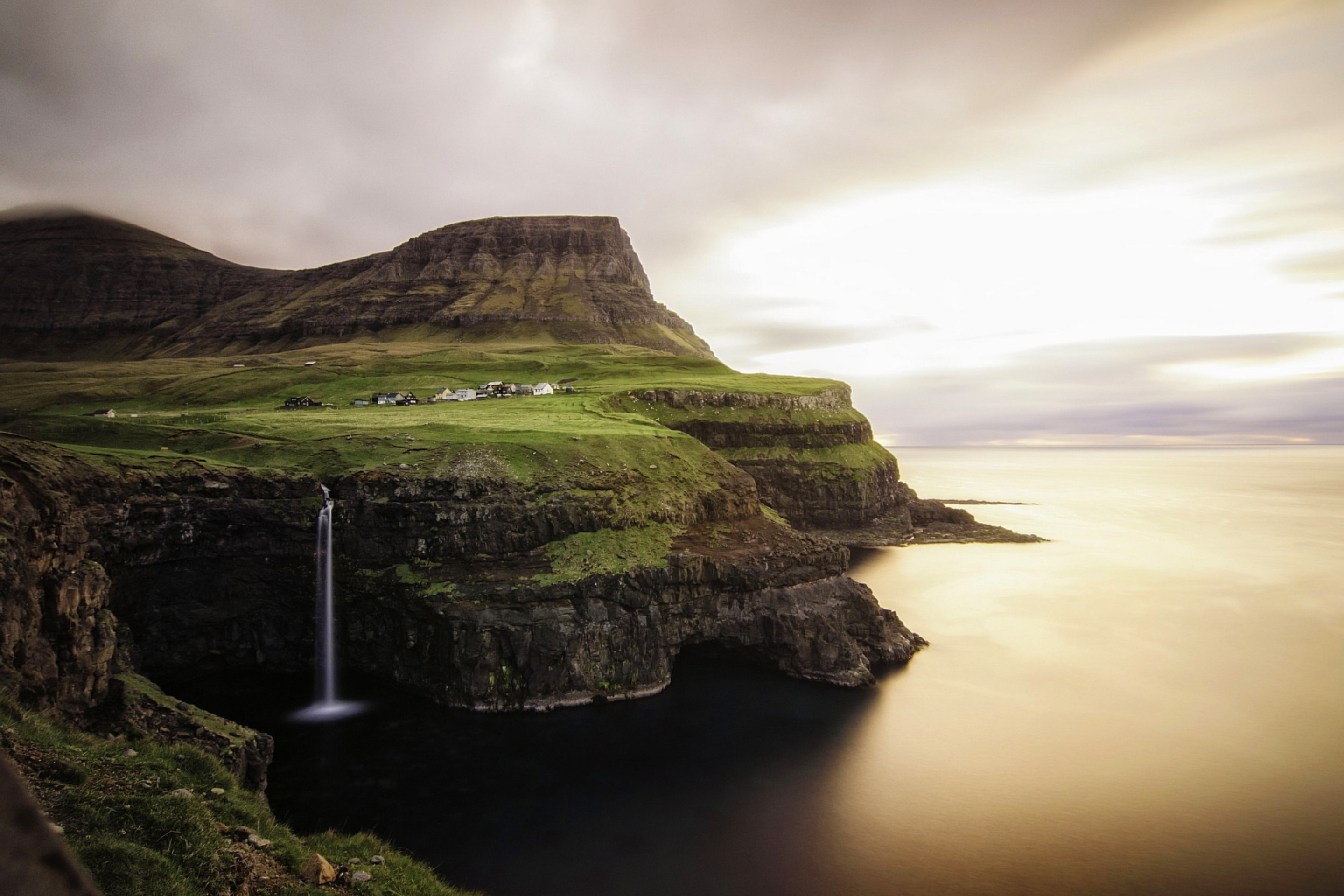 Gasadalur west side Faroe Islands screenshot #1 2880x1920