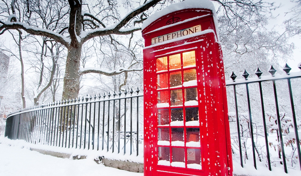 Обои English Red Telephone Booth 1024x600