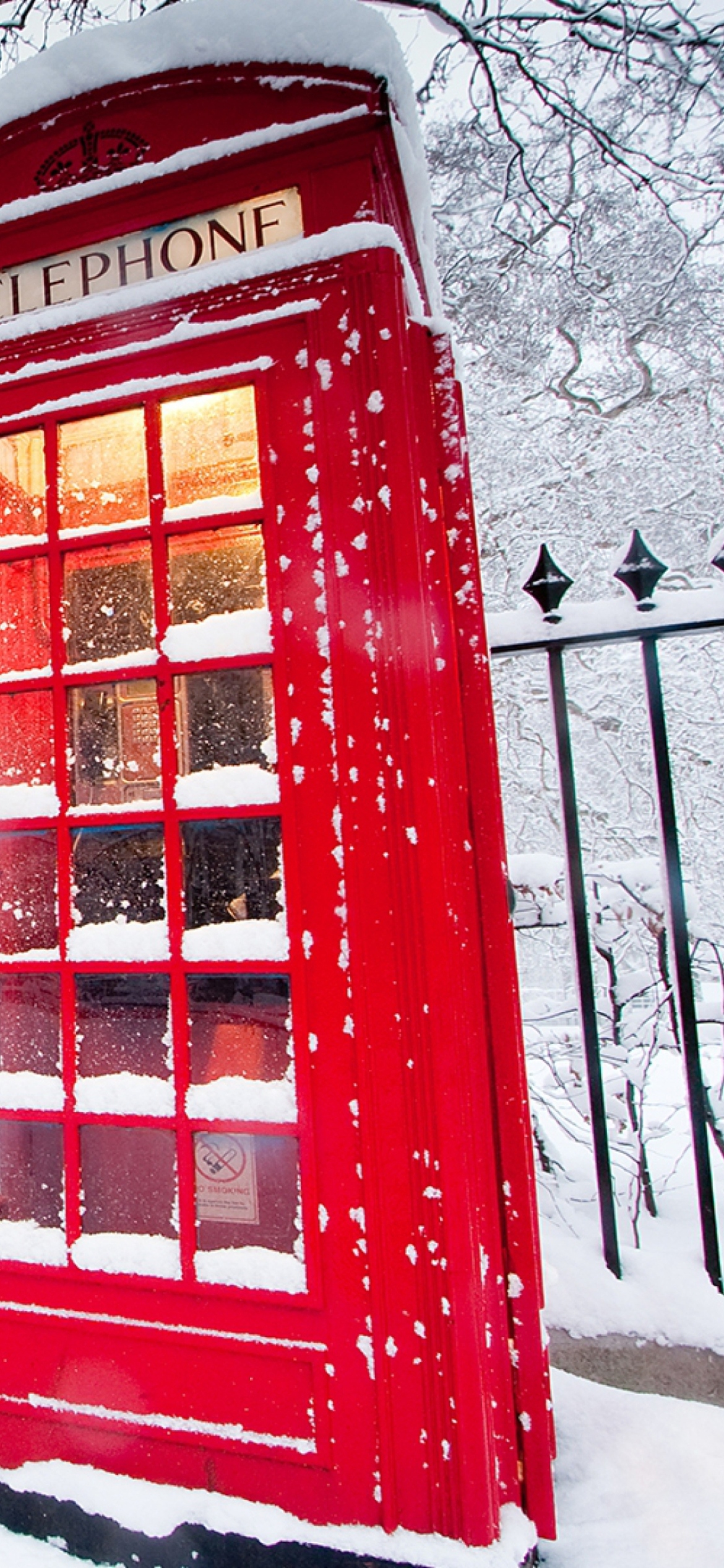 Das English Red Telephone Booth Wallpaper 1170x2532