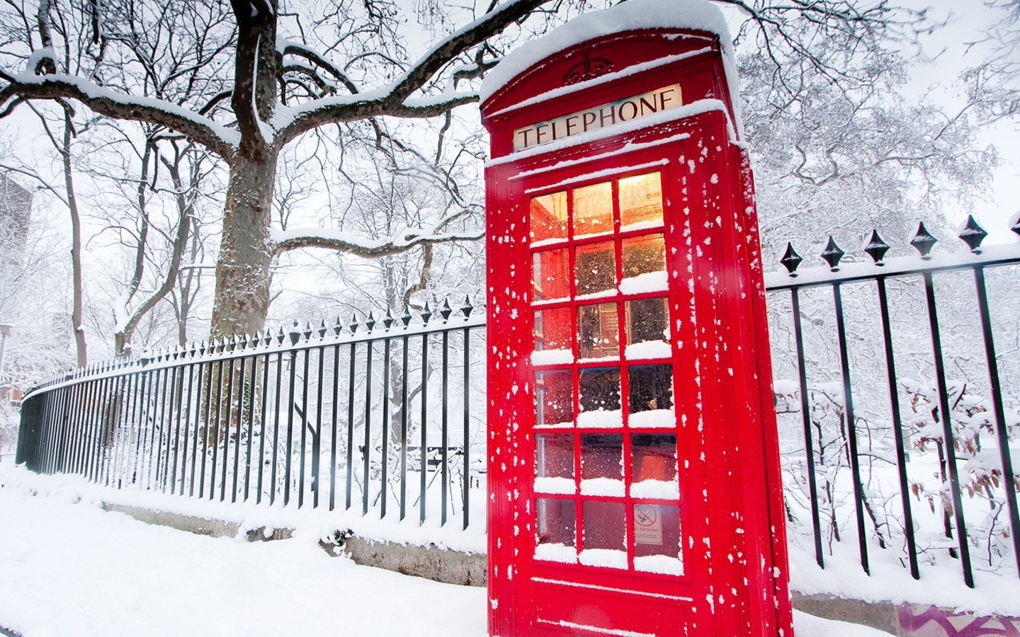 English Red Telephone Booth screenshot #1 1440x900