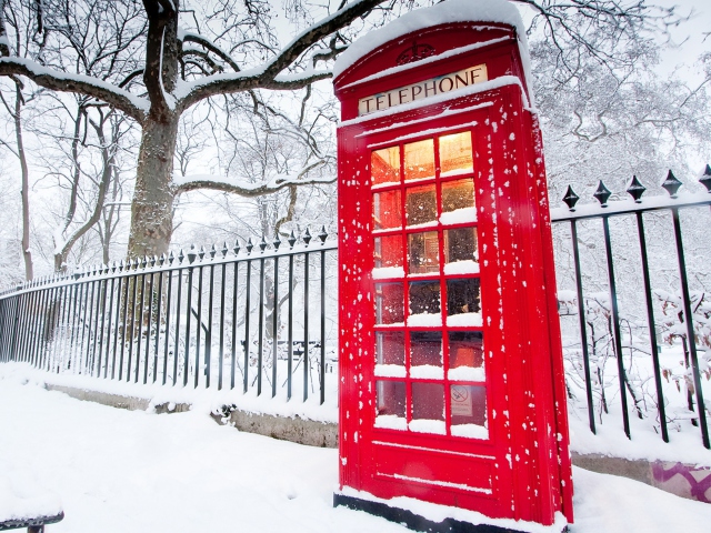 English Red Telephone Booth wallpaper 640x480