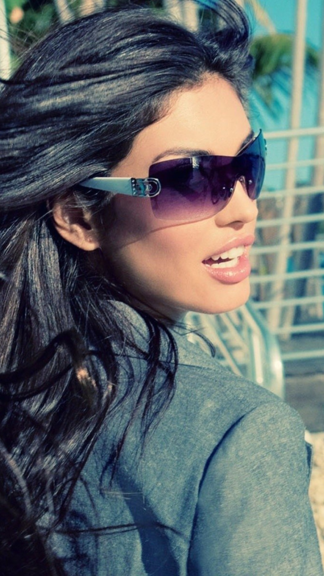 Sfondi Girl In Sunglasses 1080x1920