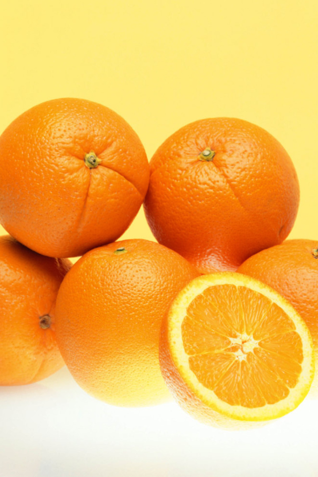 Fondo de pantalla Fresh Oranges 640x960