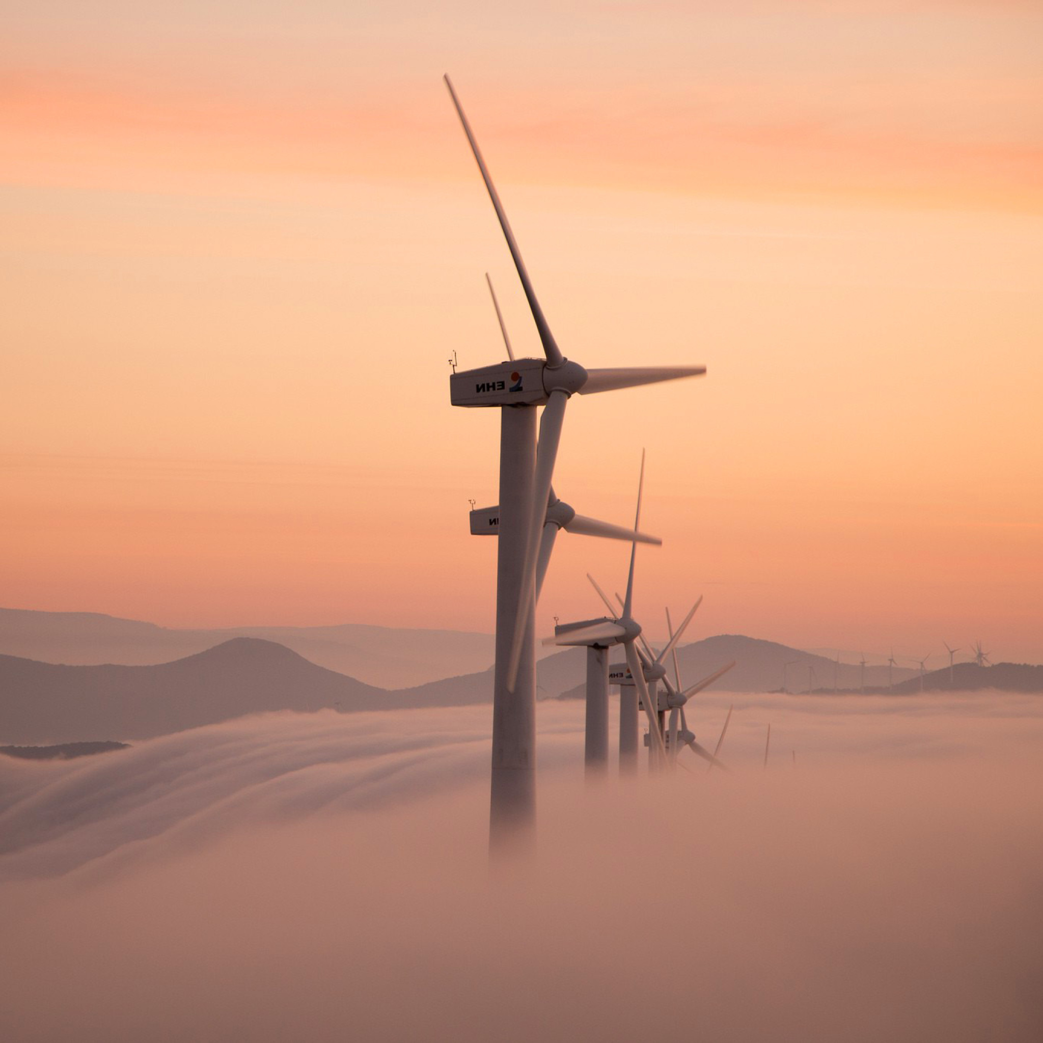 Fondo de pantalla Dutch Wind power Mills for electricity 2048x2048