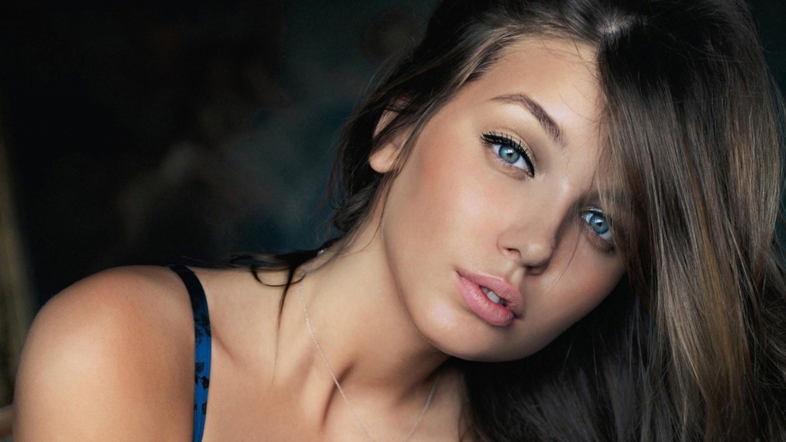 Blue Eyes Model screenshot #1 1600x900