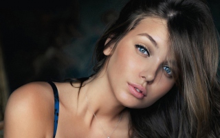 Kostenloses Blue Eyes Model Wallpaper für Android, iPhone und iPad