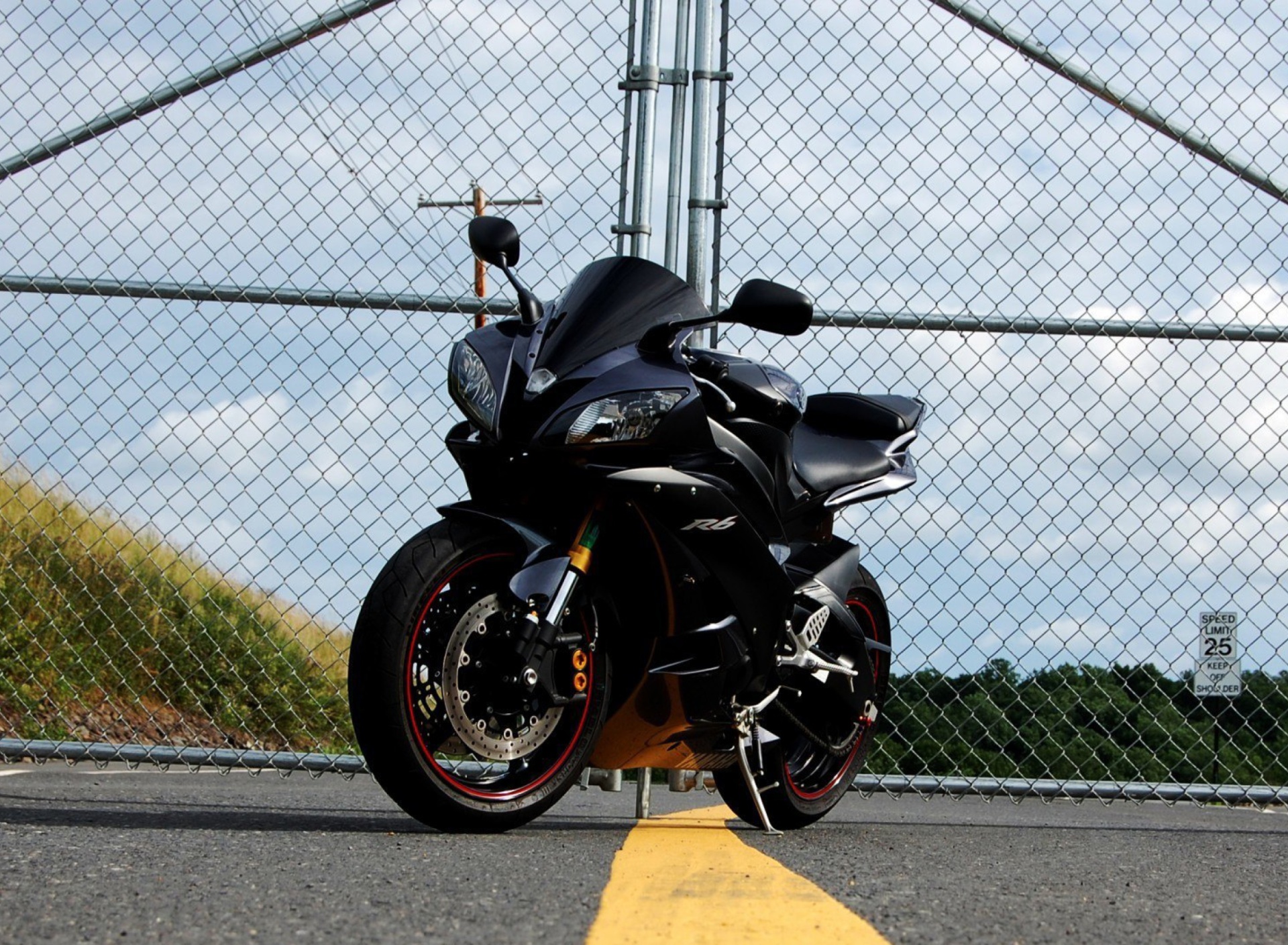 Yamaha R6 screenshot #1 1920x1408