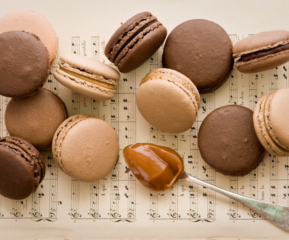 Caramel Macaron wallpaper 960x800