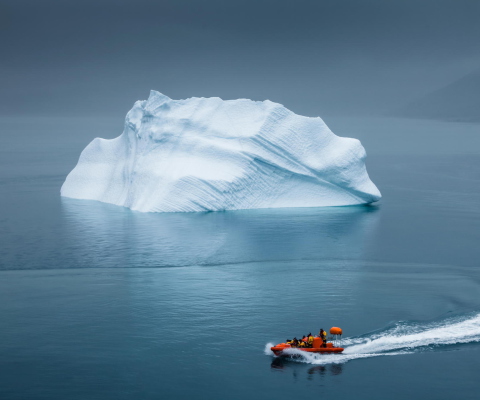 Fondo de pantalla Greenland Iceberg Lifeboat 480x400