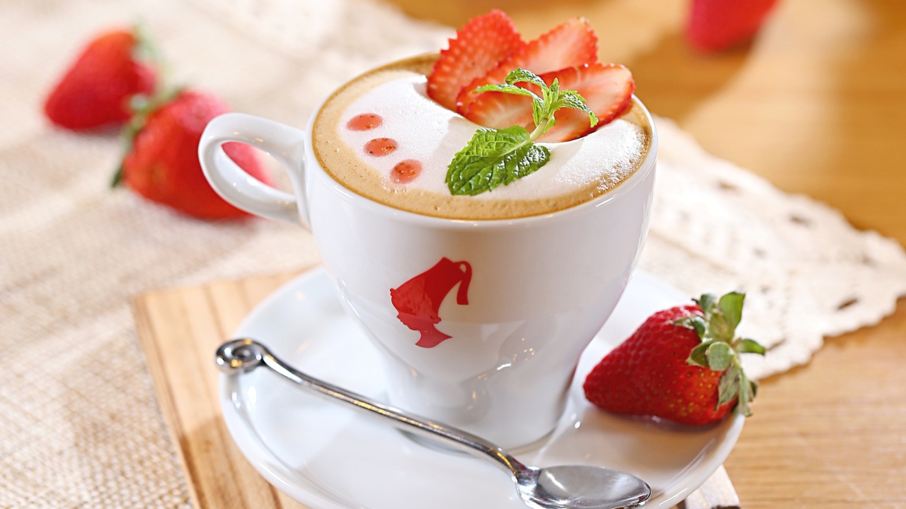Das Strawberry Cappuccino Wallpaper 1280x720