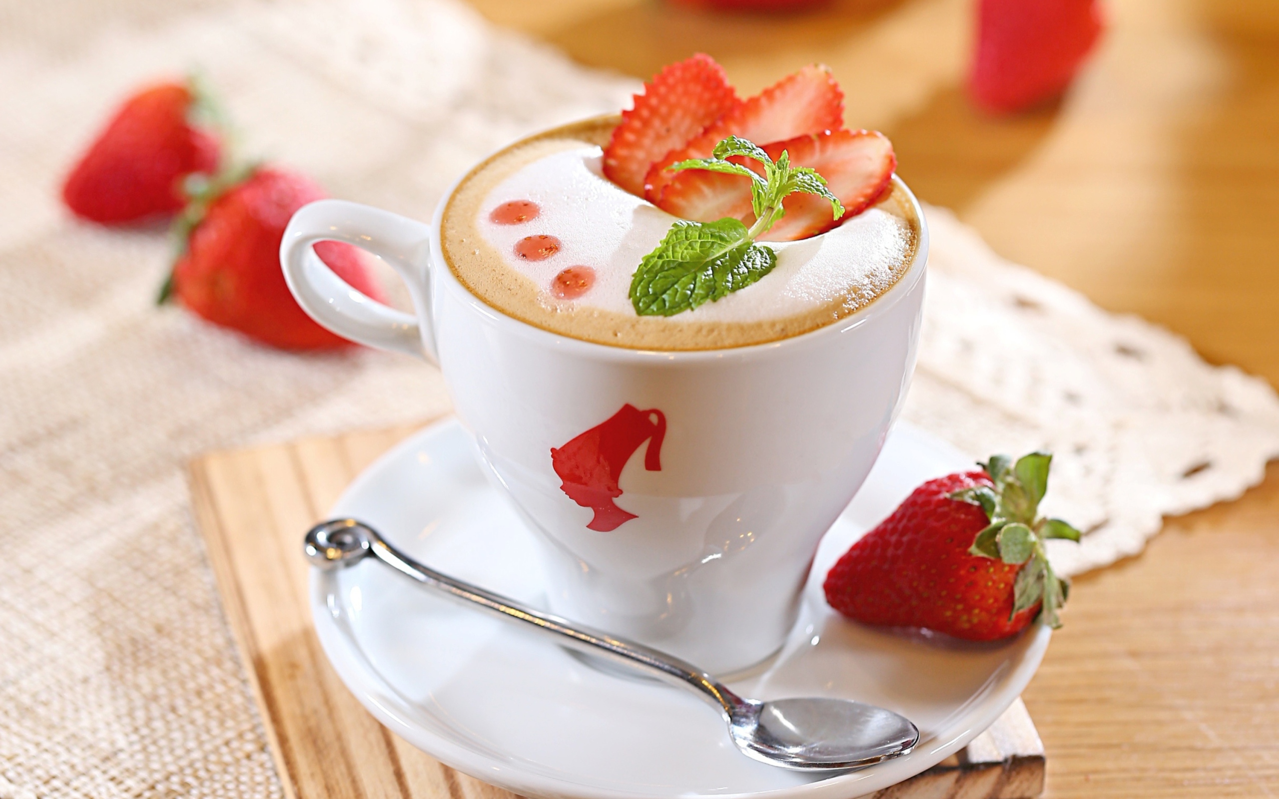 Fondo de pantalla Strawberry Cappuccino 2560x1600