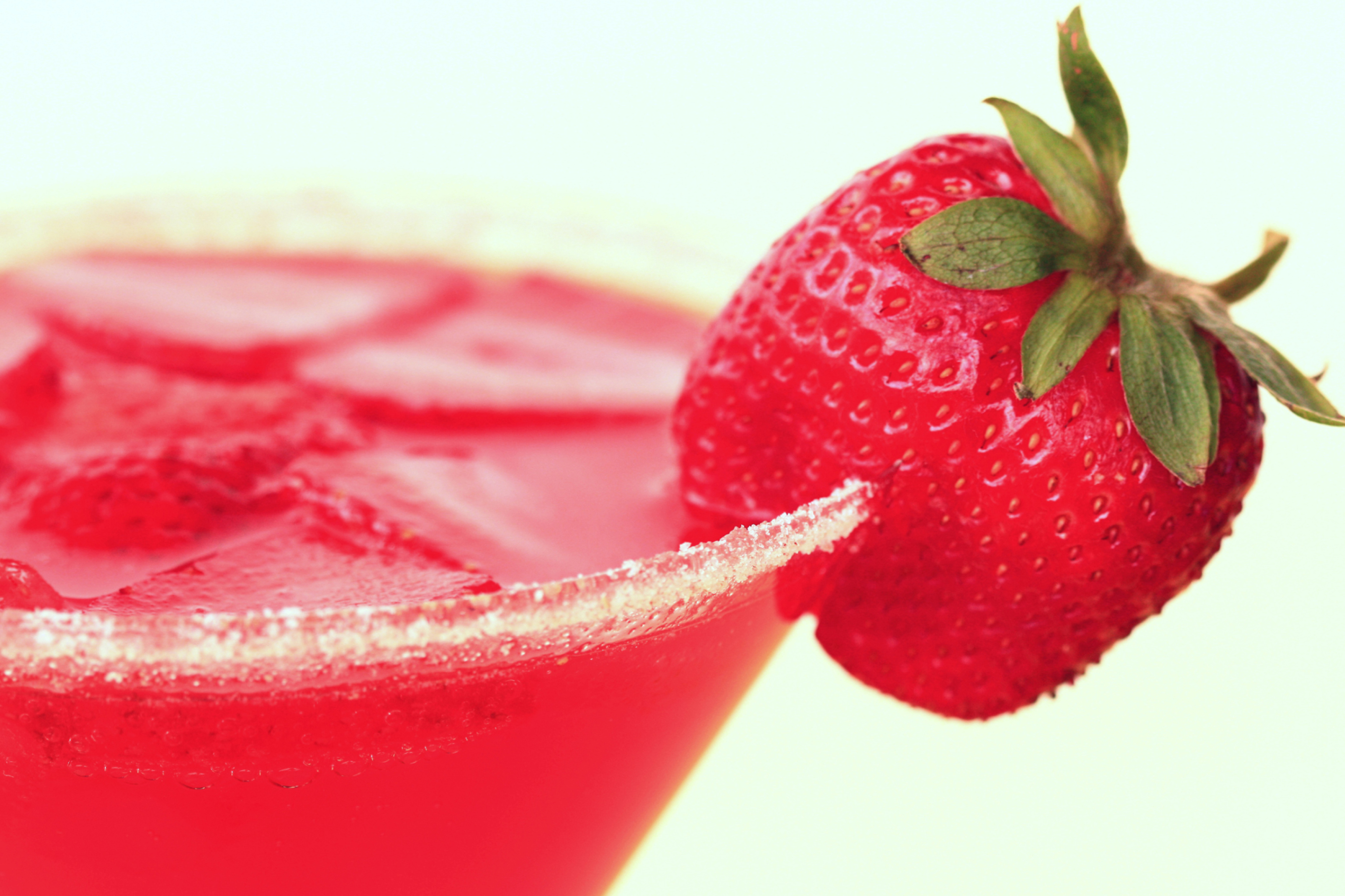 Strawberry Cocktail wallpaper 2880x1920
