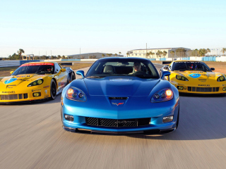Fondo de pantalla Corvette Racing Cars 320x240