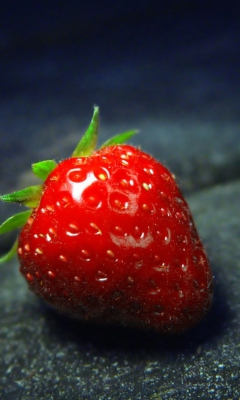 Das Red Strawberry Wallpaper 240x400