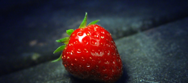 Das Red Strawberry Wallpaper 720x320