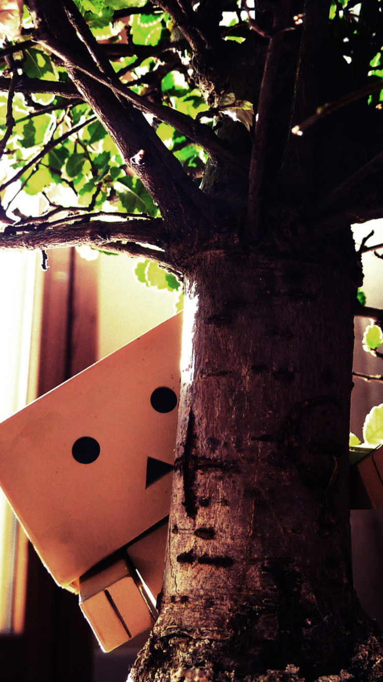 Screenshot №1 pro téma Little Danbo Hiding Behind Plant 750x1334