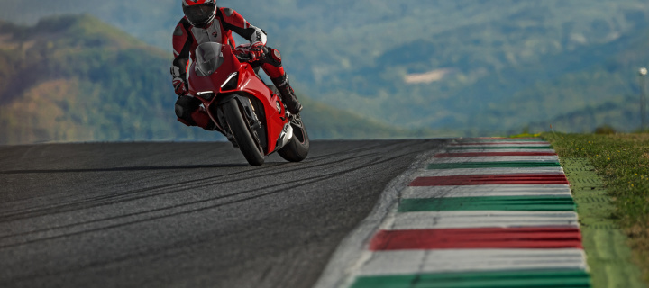 Screenshot №1 pro téma Ducati Panigale V4 2018 Sport Bike 720x320