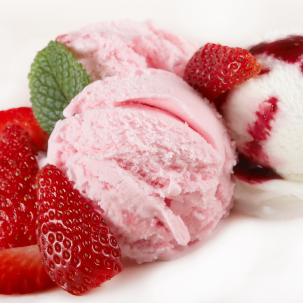 Das Strawberry Ice Cream Wallpaper 1024x1024