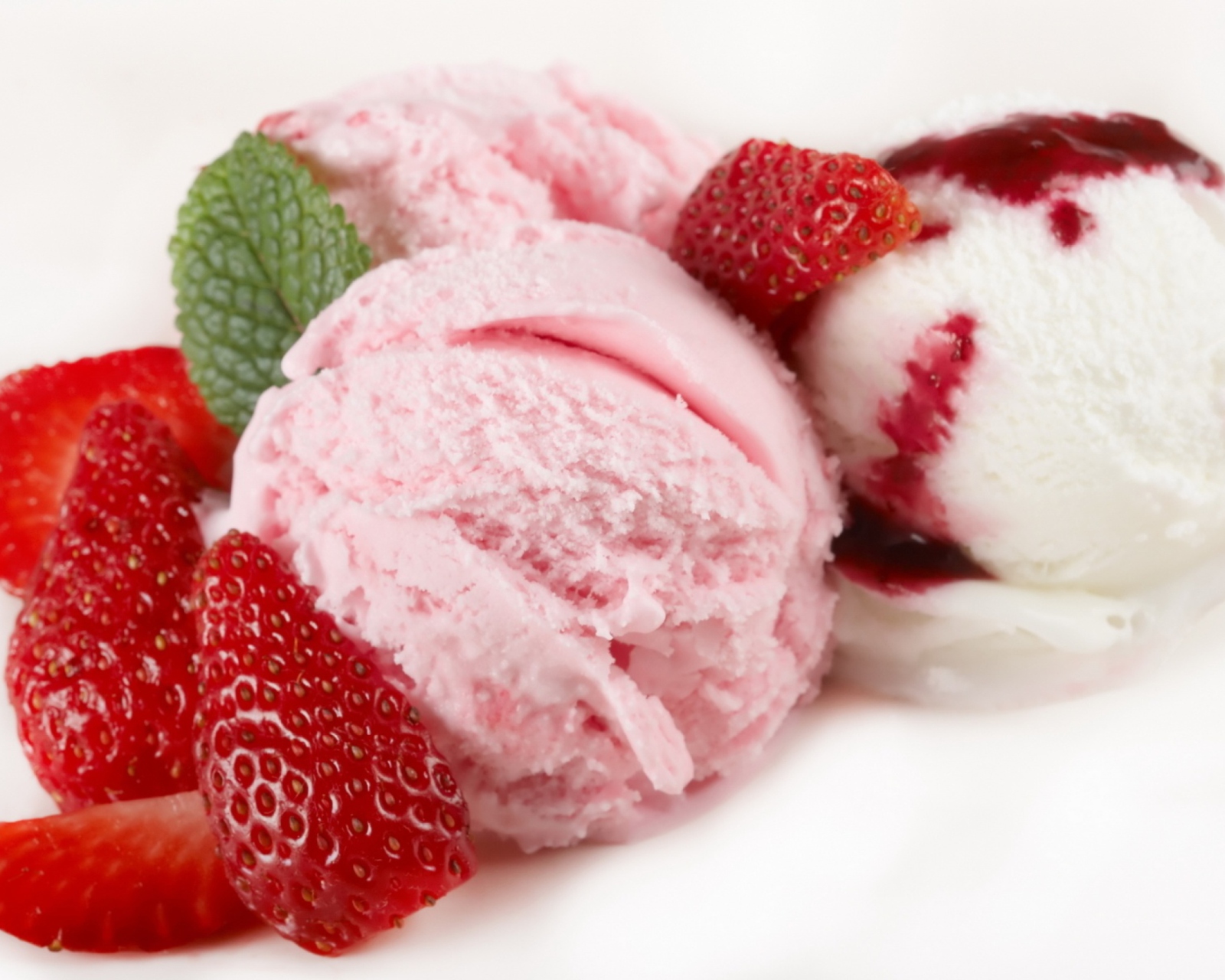 Das Strawberry Ice Cream Wallpaper 1600x1280