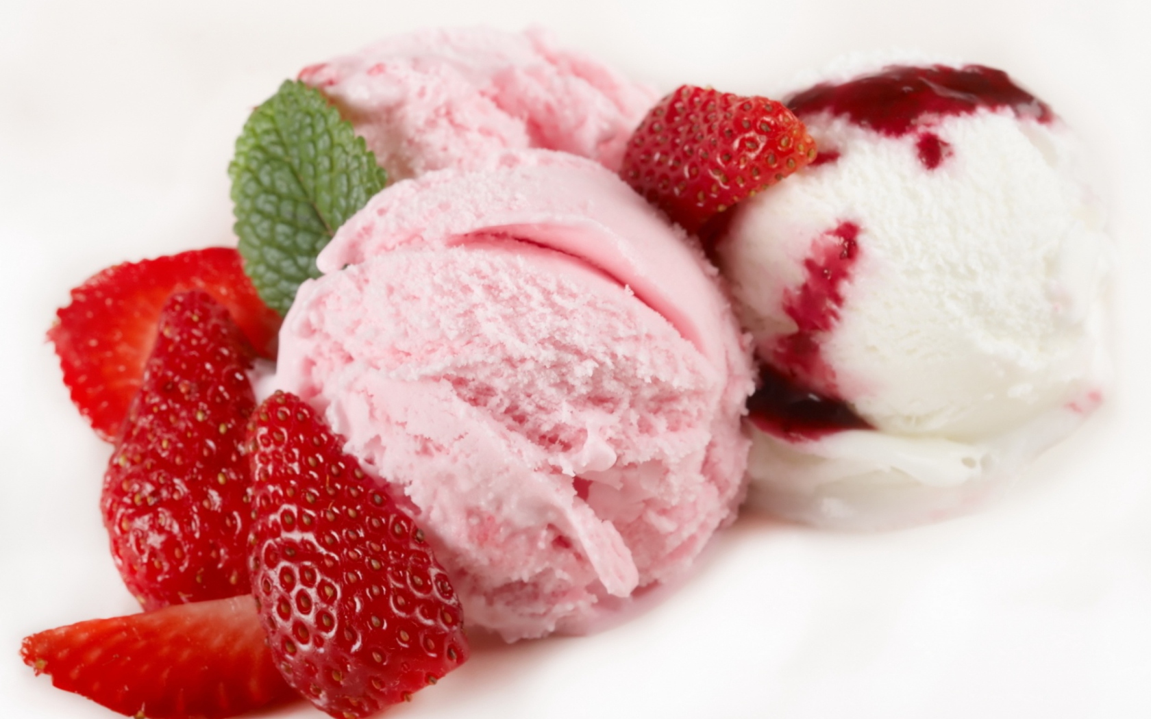 Strawberry Ice Cream wallpaper 1680x1050