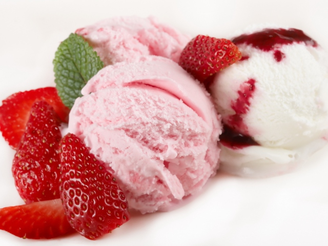 Strawberry Ice Cream wallpaper 640x480