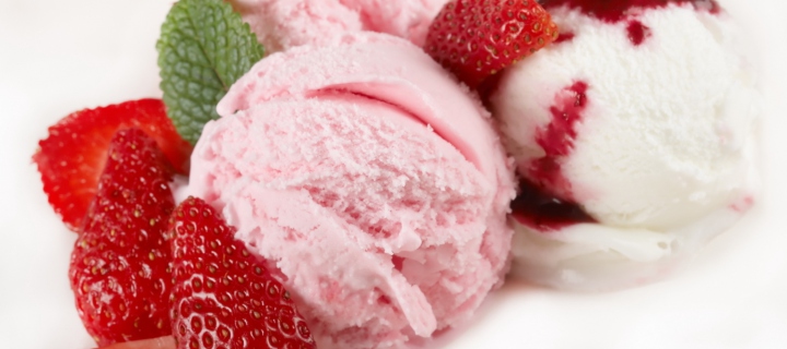 Strawberry Ice Cream wallpaper 720x320