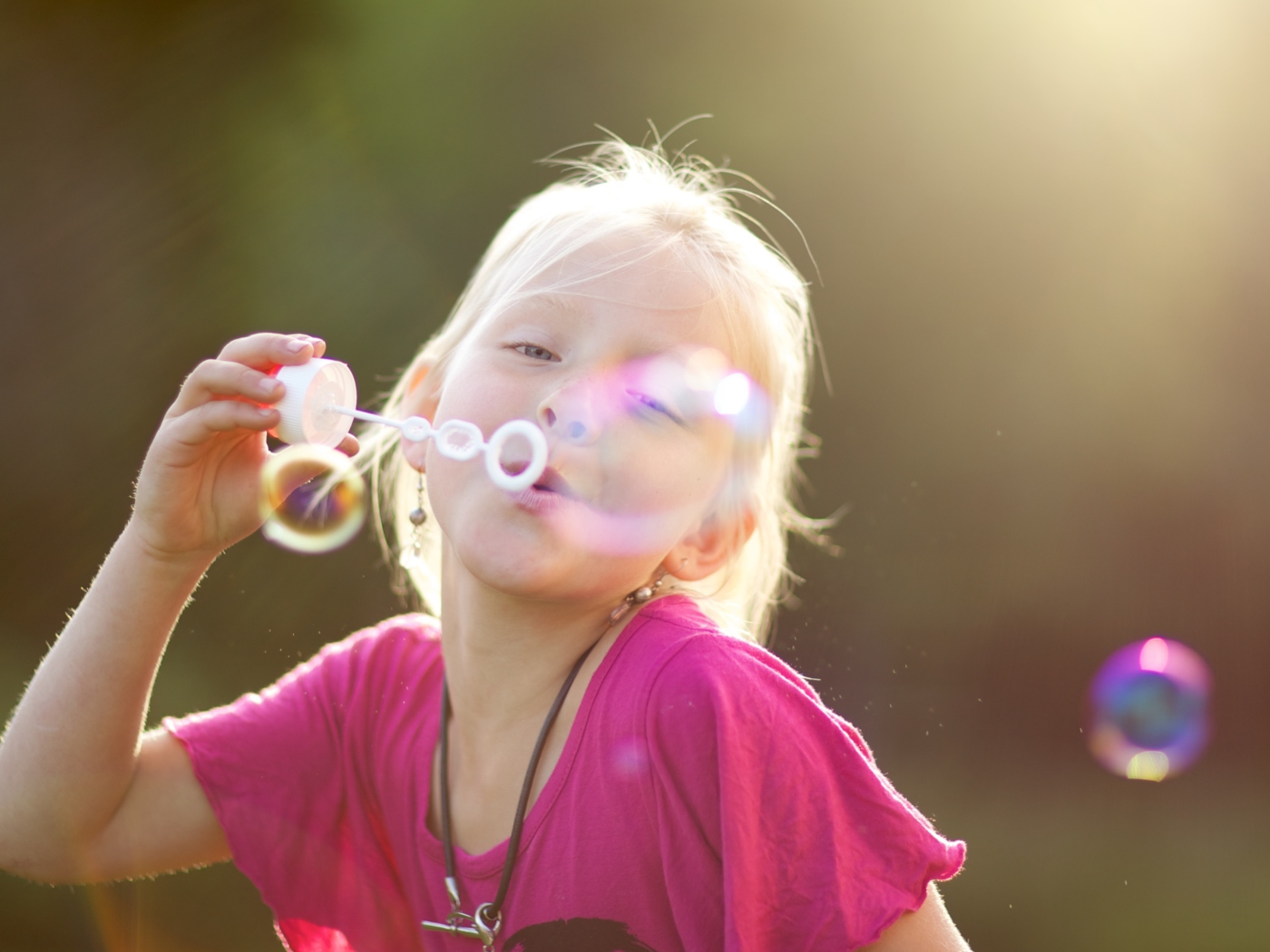 Bubbles And Childhood wallpaper 1400x1050