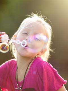 Sfondi Bubbles And Childhood 240x320