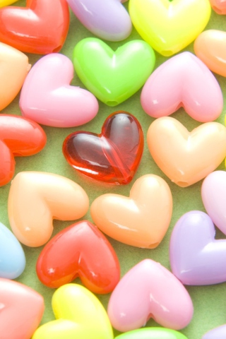 Обои Colorful Hearts 320x480