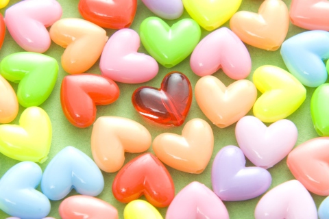 Обои Colorful Hearts 480x320