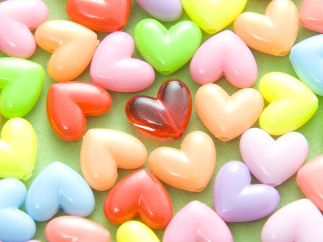 Обои Colorful Hearts 640x480