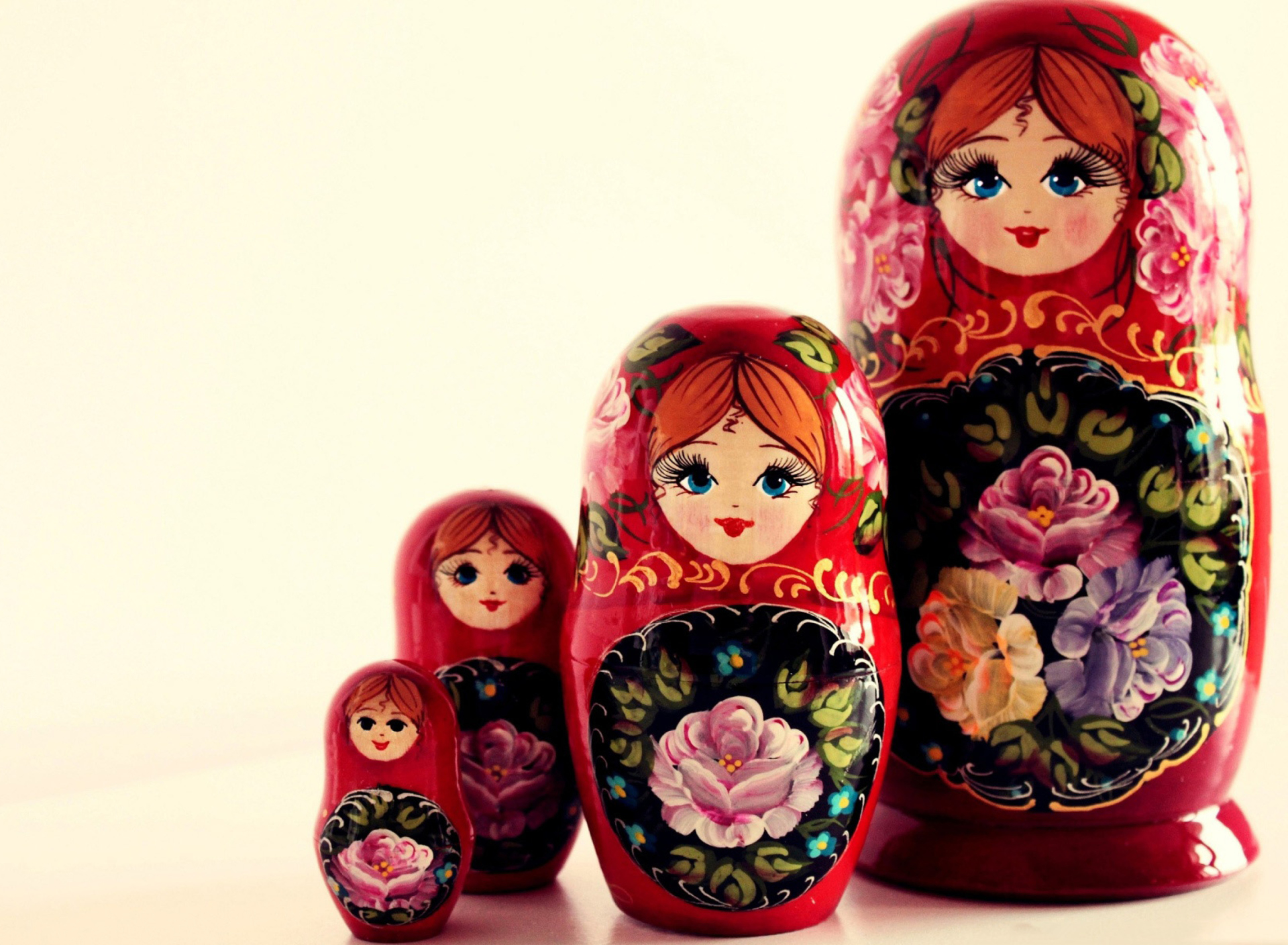 Das Russian Dolls Wallpaper 1920x1408