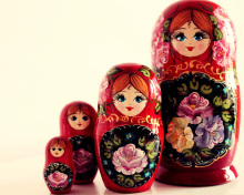 Das Russian Dolls Wallpaper 220x176