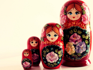 Russian Dolls wallpaper 320x240